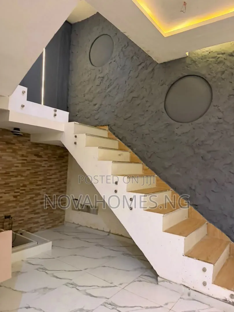 4bdrm Townhouse/Terrace in Oluyole Estate for sale in Oluyole Estate