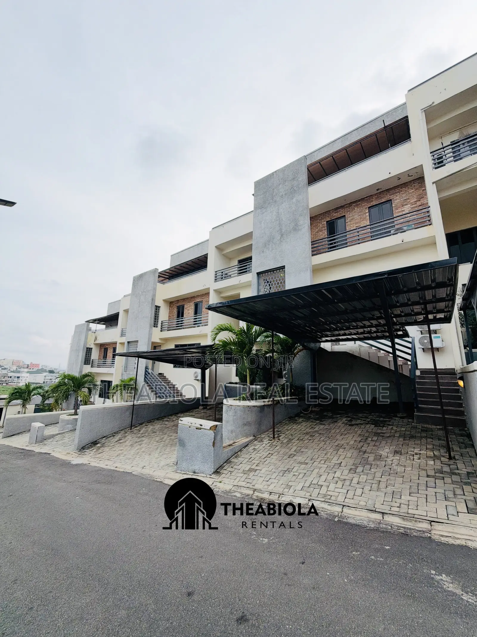 5bdrm Townhouse / Terrace in In A Beautiful Mini for rent in Guzape District