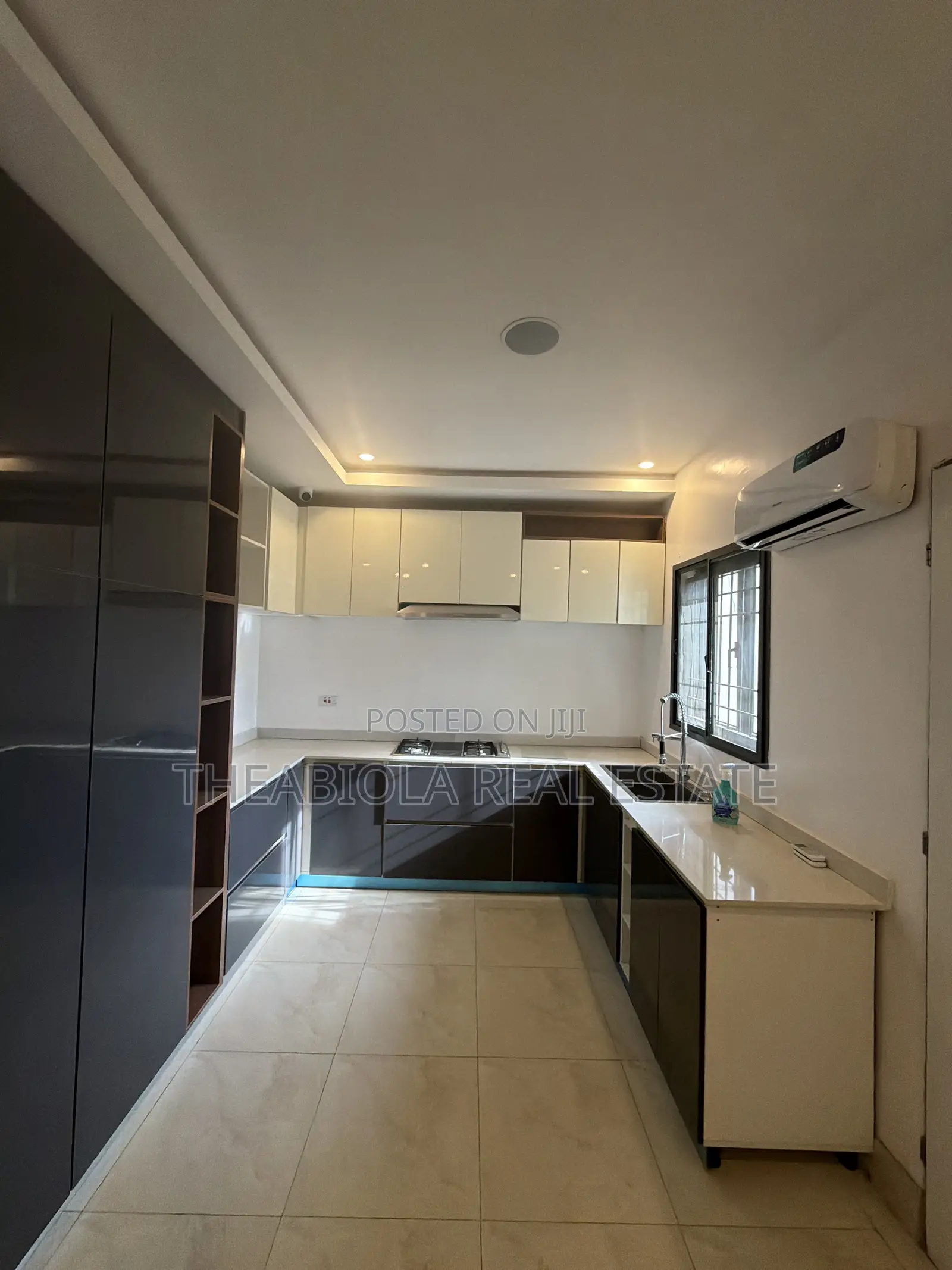 5bdrm Townhouse / Terrace in In A Beautiful Mini for rent in Guzape District