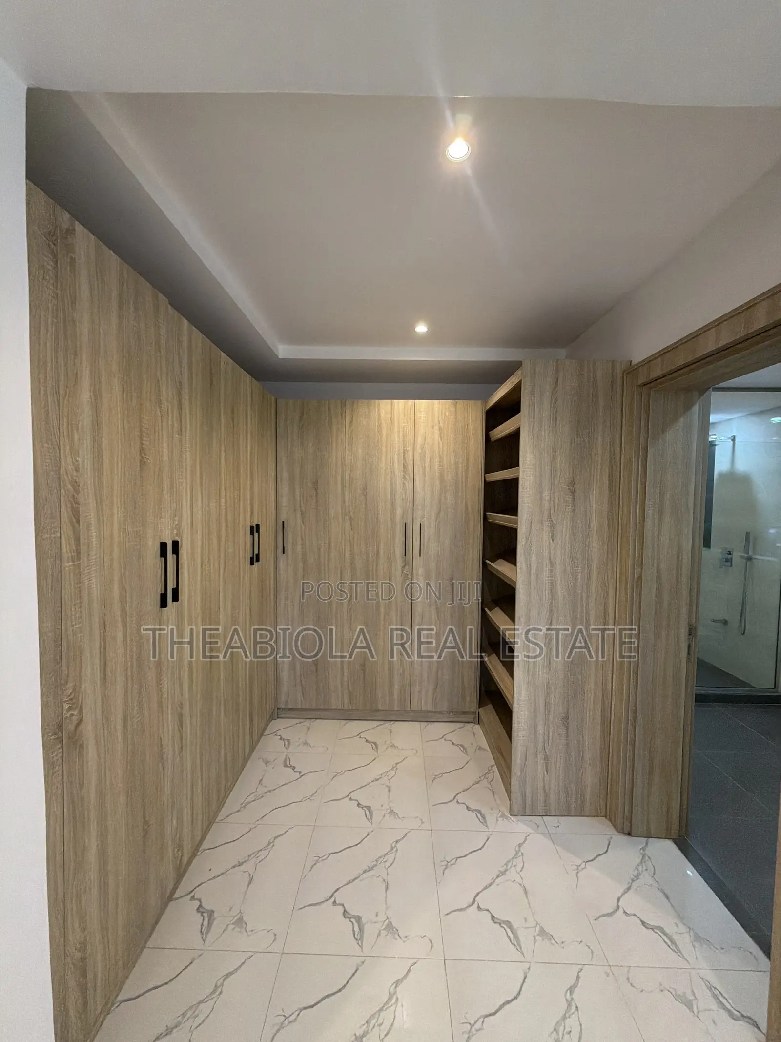 5bdrm Townhouse / Terrace in In A Beautiful Mini for rent in Guzape District