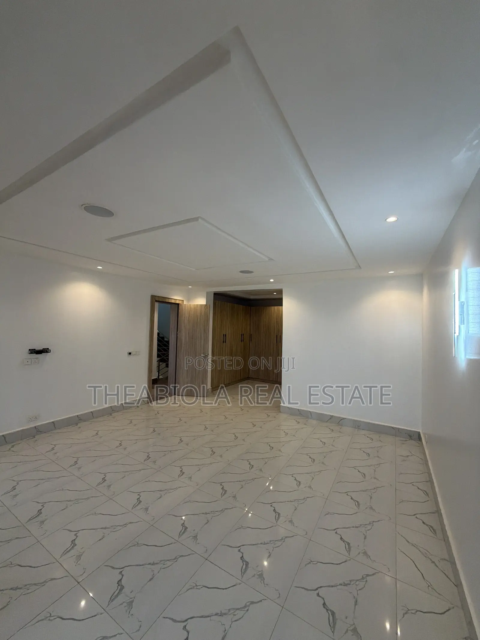 5bdrm Townhouse / Terrace in In A Beautiful Mini for rent in Guzape District