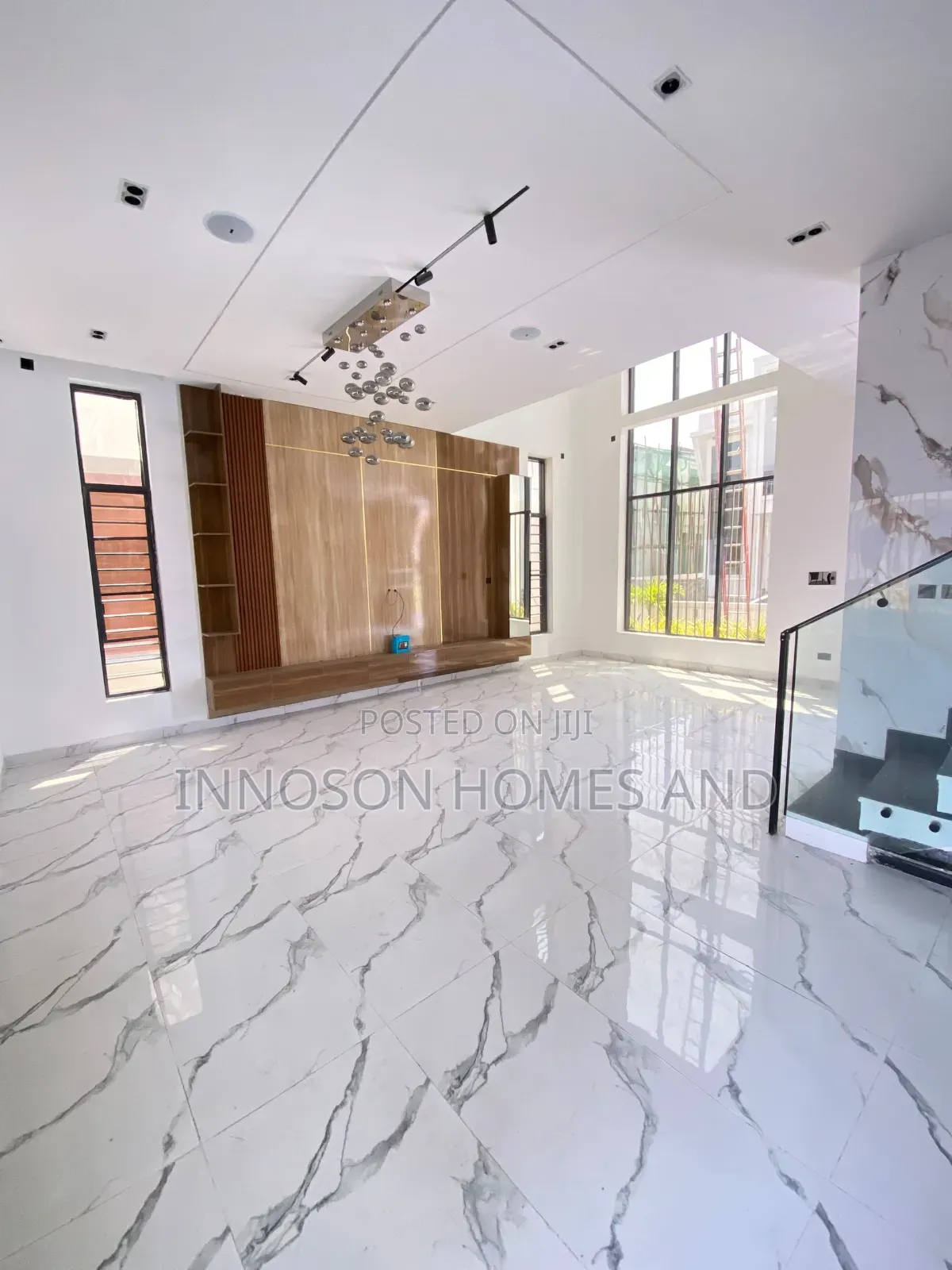 5bdrm Duplex in Chevron for rent in Chevron