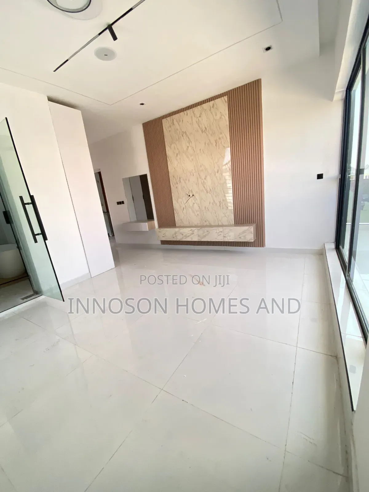 5bdrm Duplex in Chevron for rent in Chevron