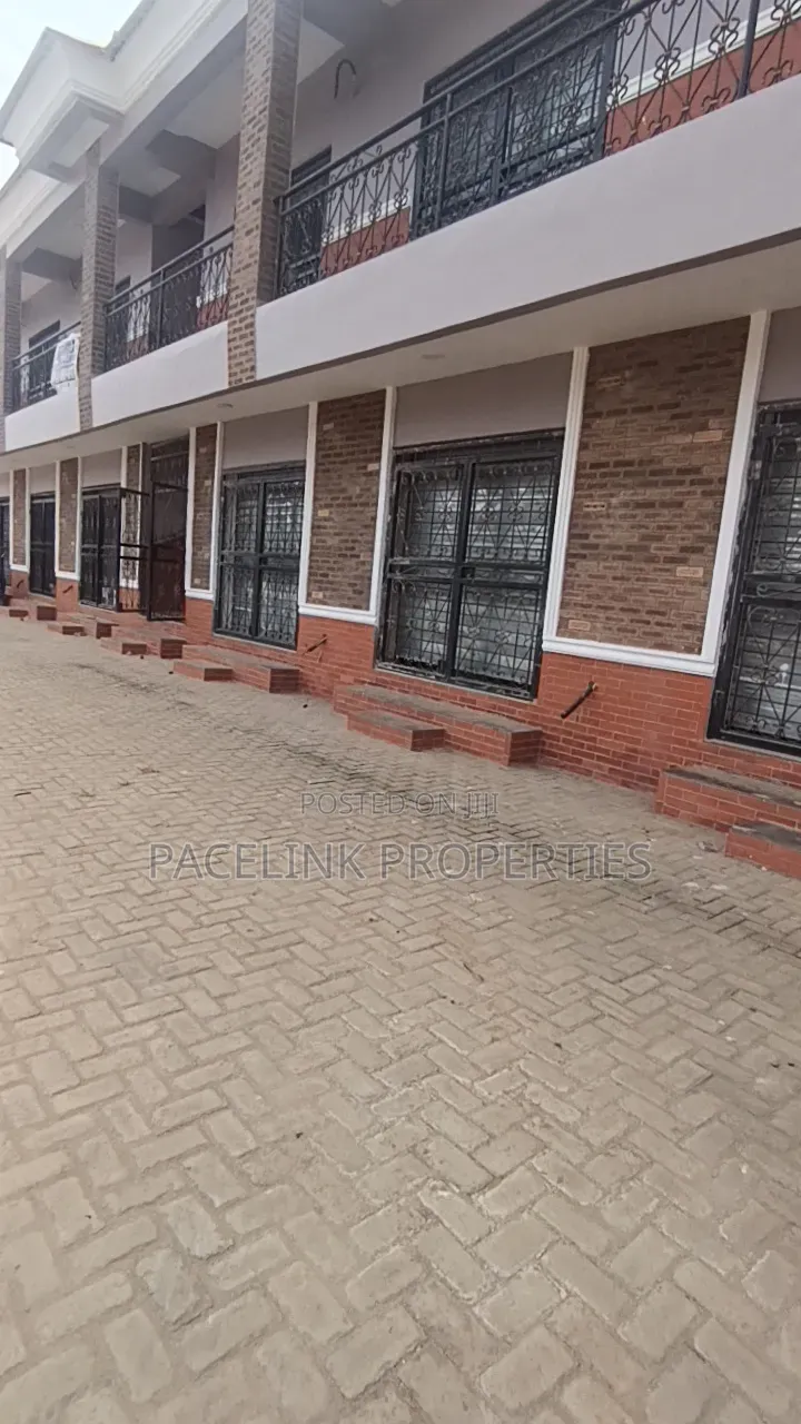 Newly Built Spacious Shop Pop Ceiling 2 Toilet Good for All Business in Egbeda