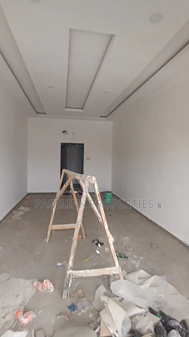 Newly Built Spacious Shop Pop Ceiling 2 Toilet Good for All Business in Egbeda