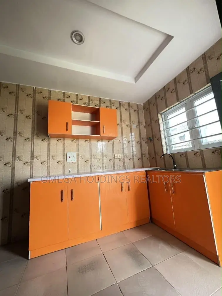 2bdrm Apartment in Vulcanizer Bus-Stop, Akobo for rent in Akobo