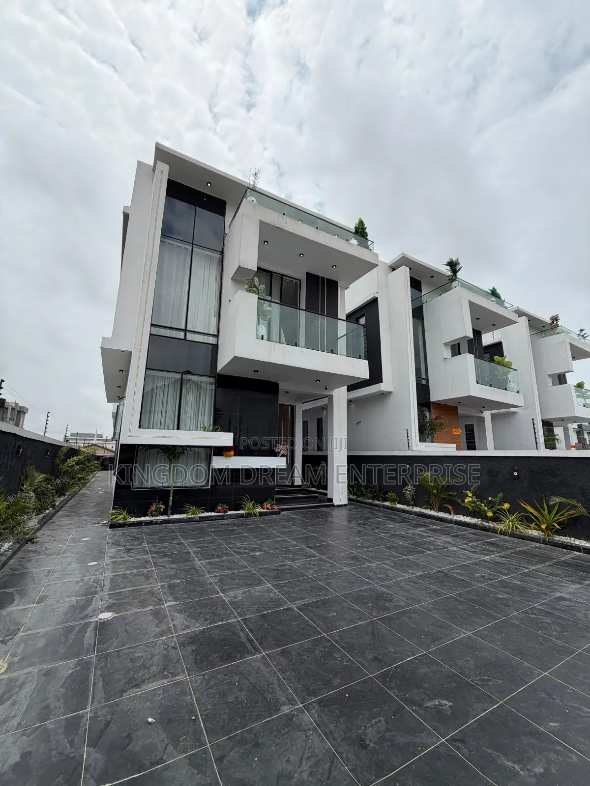 5bdrm Duplex in Ologolo Lekki Lagos for sale in Ologolo