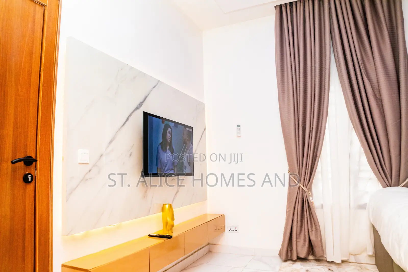 Broaday Cosmopolitan Nook 1 Bedroom Apartment in Ogudu GRA