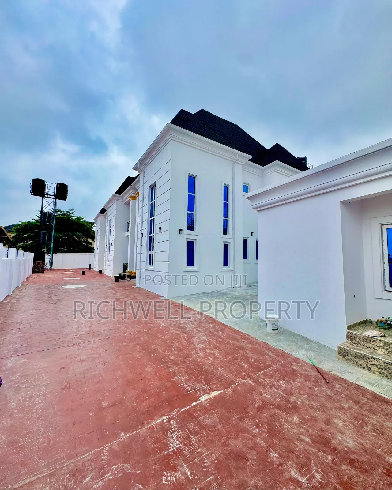 3bdrm Duplex in Kolapo Ishola Estate, Alalubosa for rent in Alalubosa