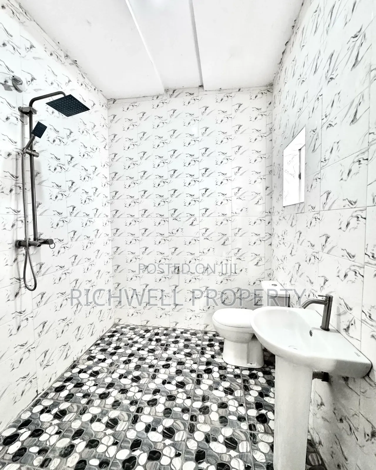 3bdrm Duplex in Kolapo Ishola Estate, Alalubosa for rent in Alalubosa