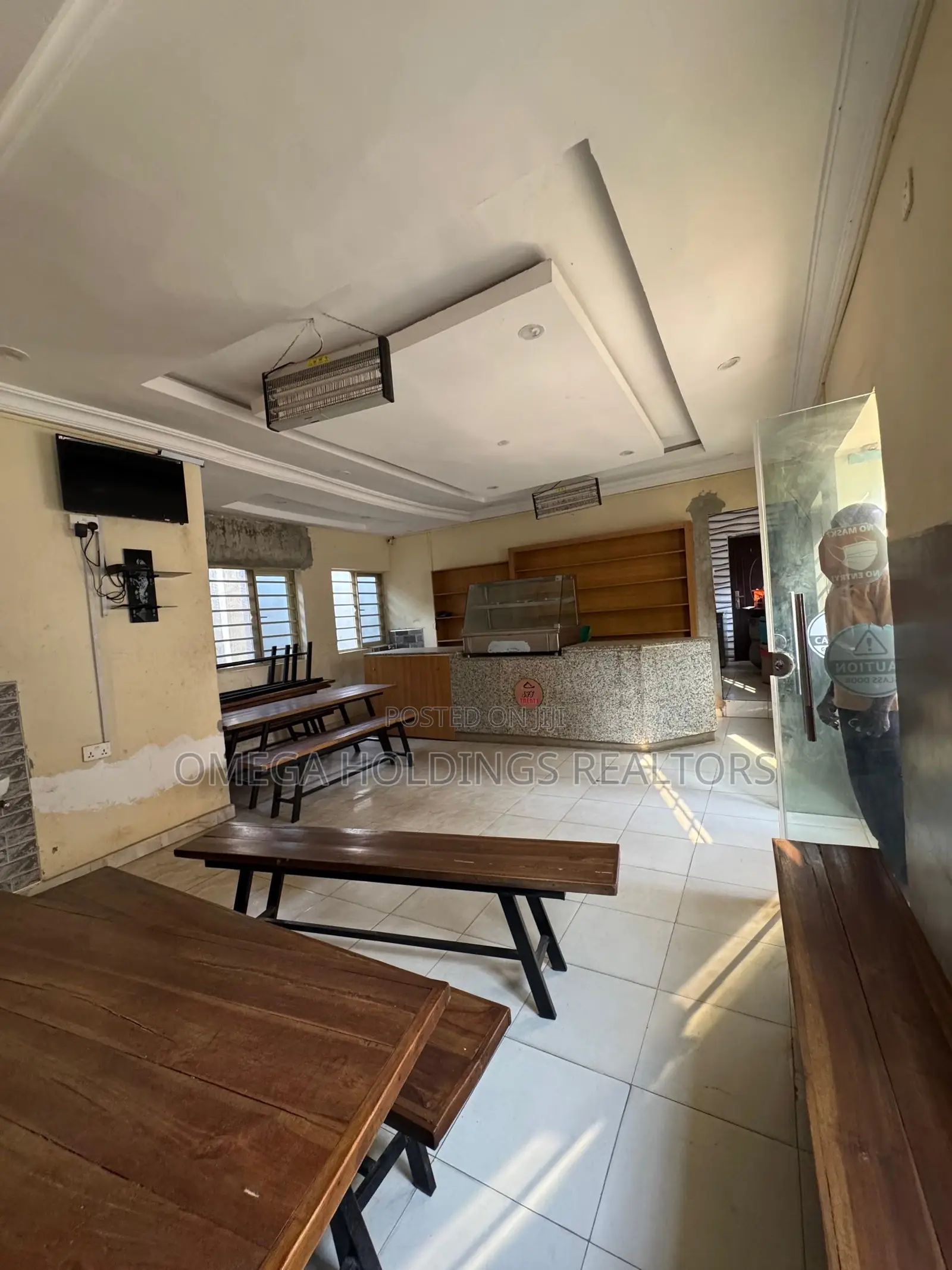 Mixed-Use Commercial/Residential Property for Sale in Alakia
