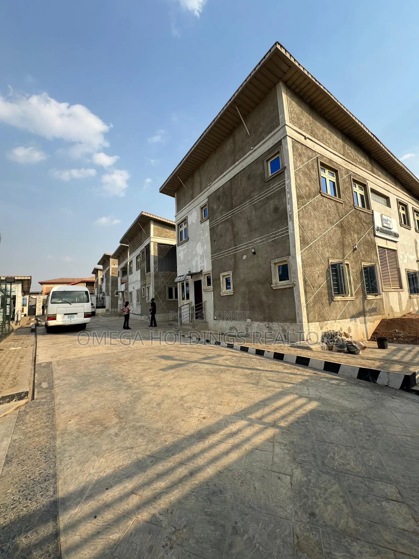 Mixed-Use Commercial/Residential Property for Sale in Alakia