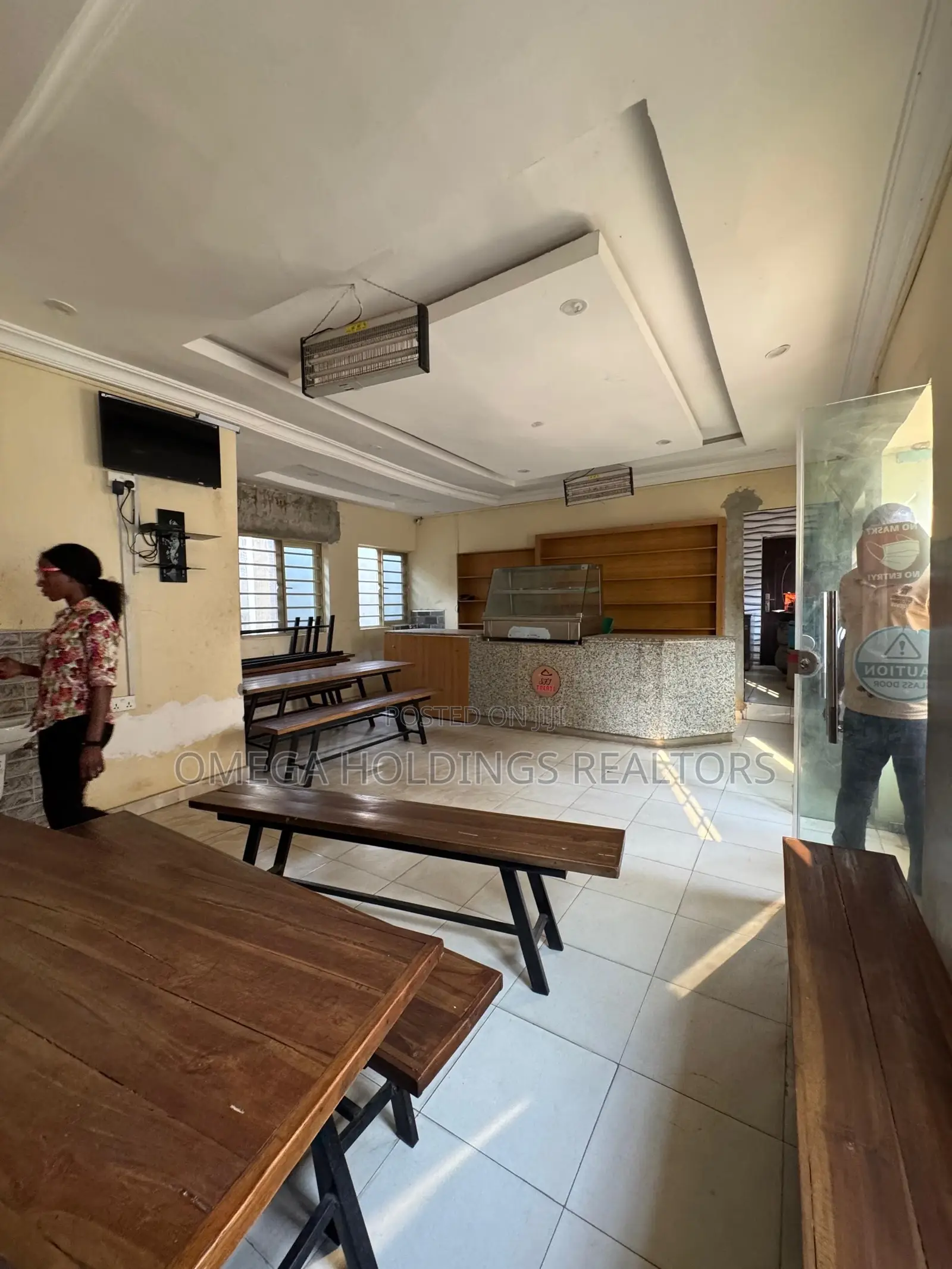 Mixed-Use Commercial/Residential Property for Sale in Alakia