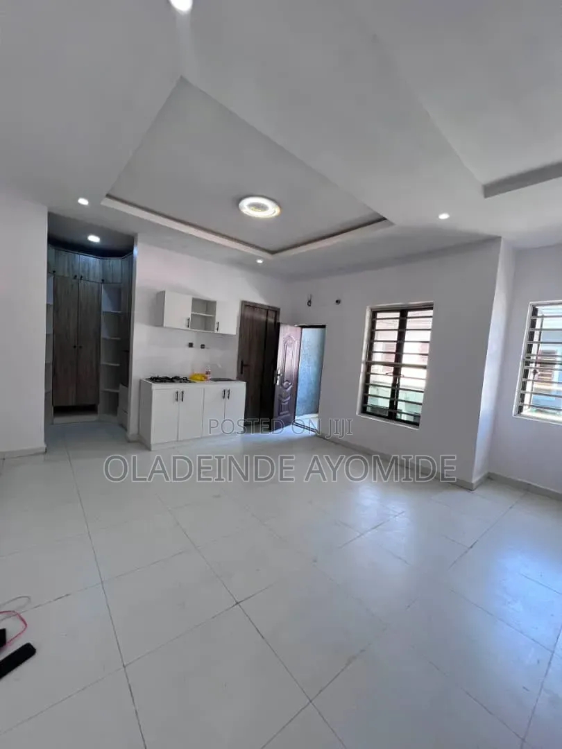 Studio Apartment in Chevron for rent in Chevron