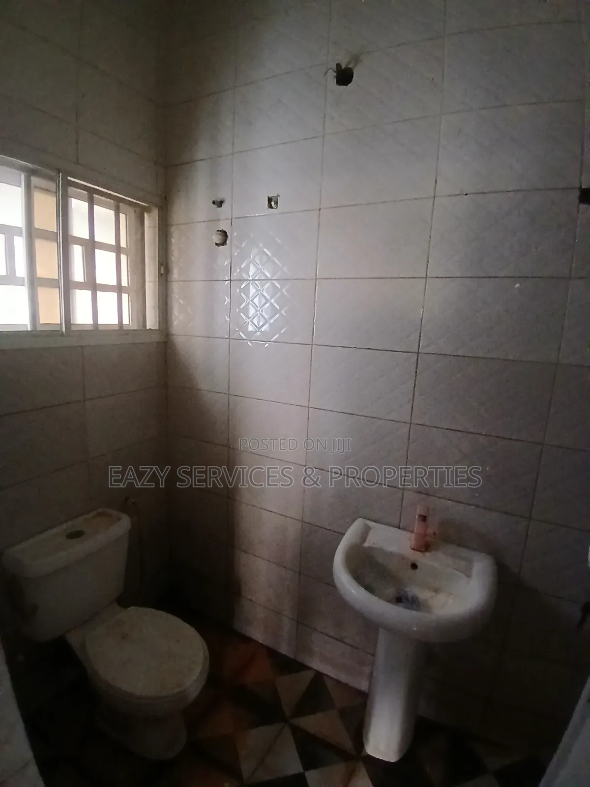 1bdrm Shared Apartment in Gated And Secured, Off Lekki-Epe Expressway in Off Lekki-Epe Expressway