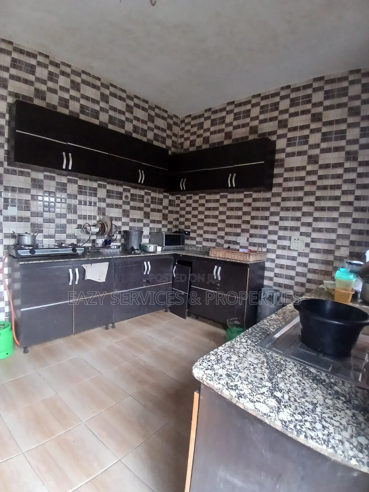 1bdrm Shared Apartment in Gated And Secured, Off Lekki-Epe Expressway in Off Lekki-Epe Expressway