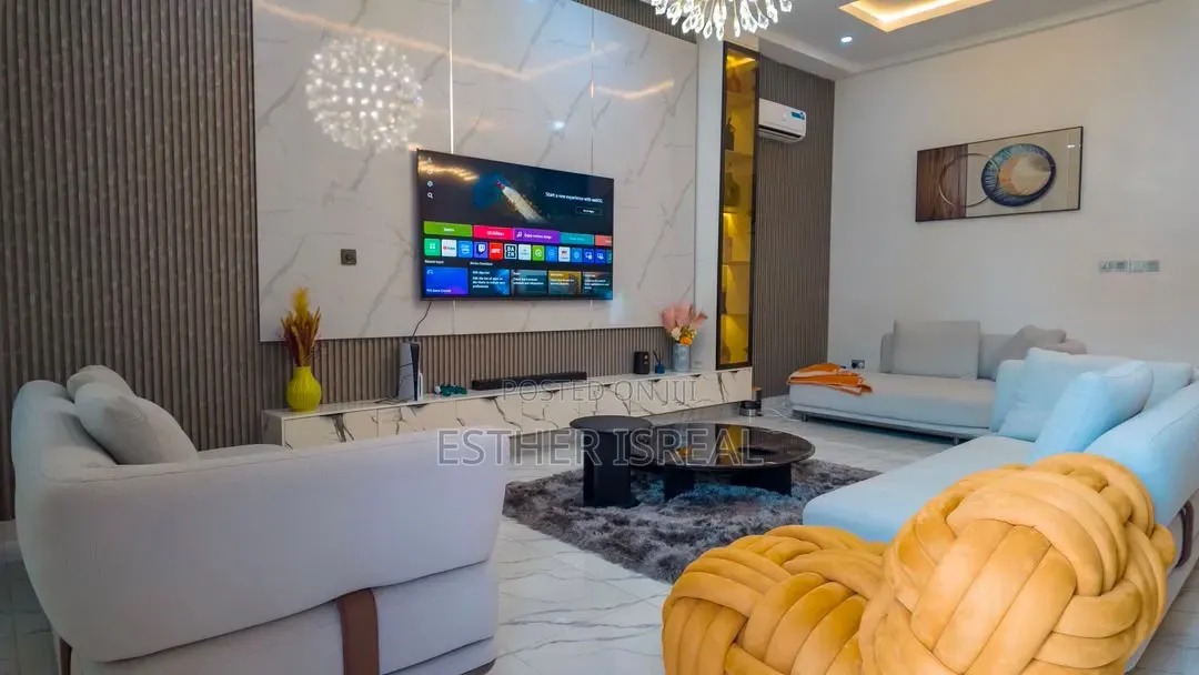Bugatti 5 Bedroom Apartment Chevron With Ps5 in Chevron