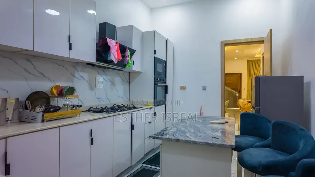 Bugatti 5 Bedroom Apartment Chevron With Ps5 in Chevron