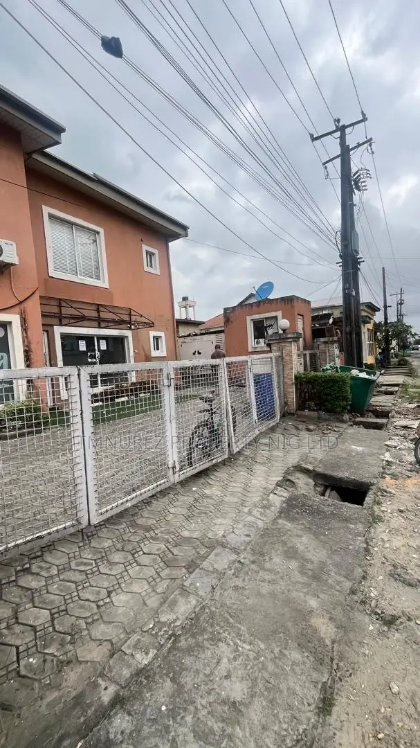 Show Room Shop for Rent in Lekki