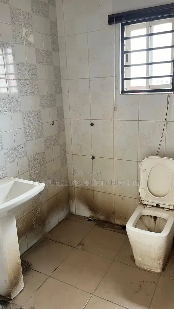 Show Room Shop for Rent in Lekki