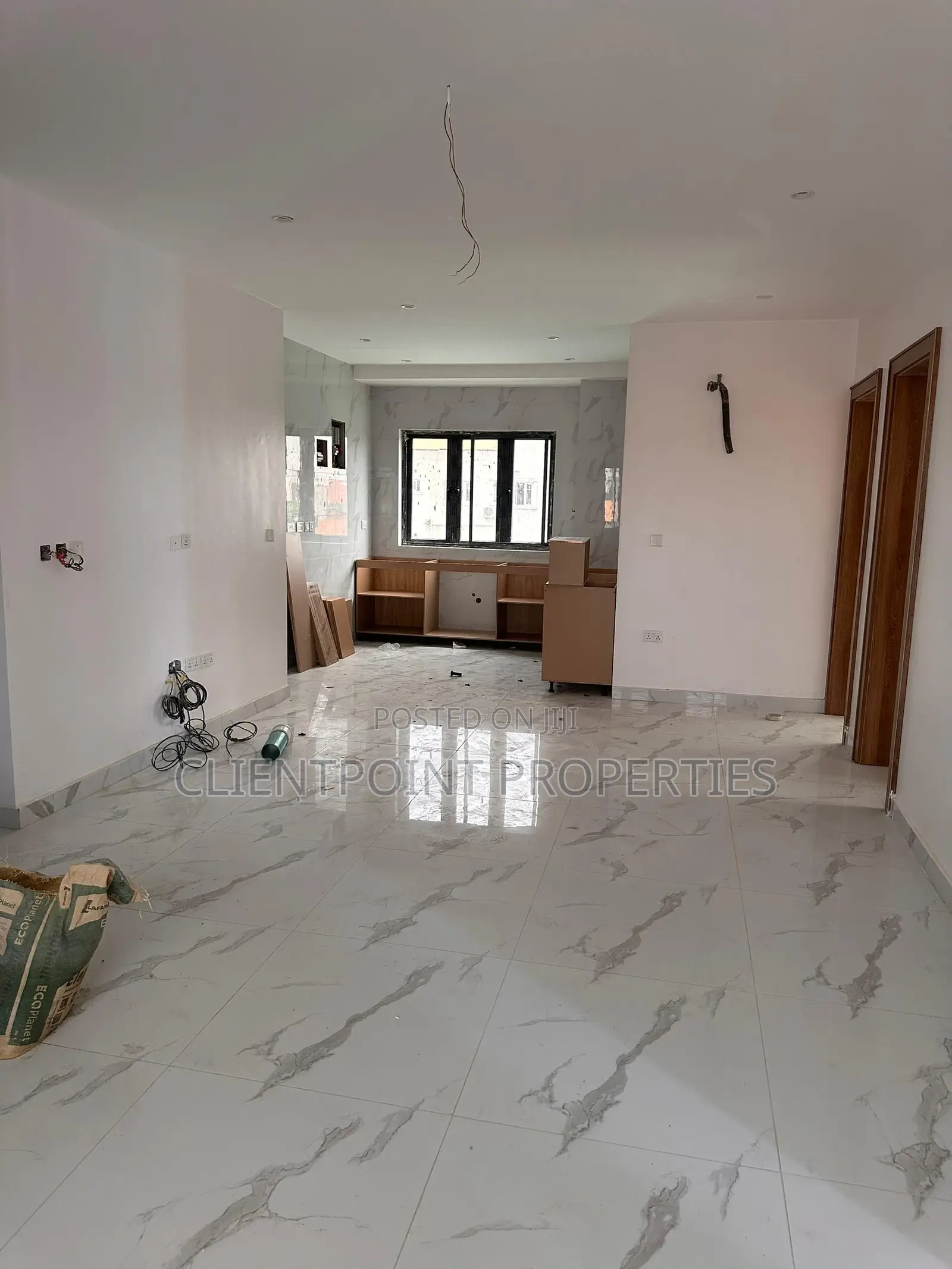 3bdrm Apartment in Queens Street, Alagomeji for rent in Alagomeji