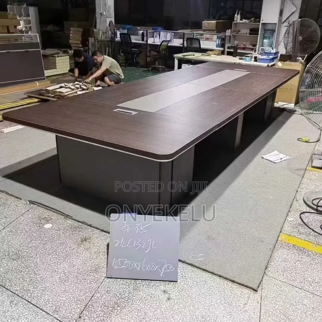 14 Seaters Workstation in Central Business District