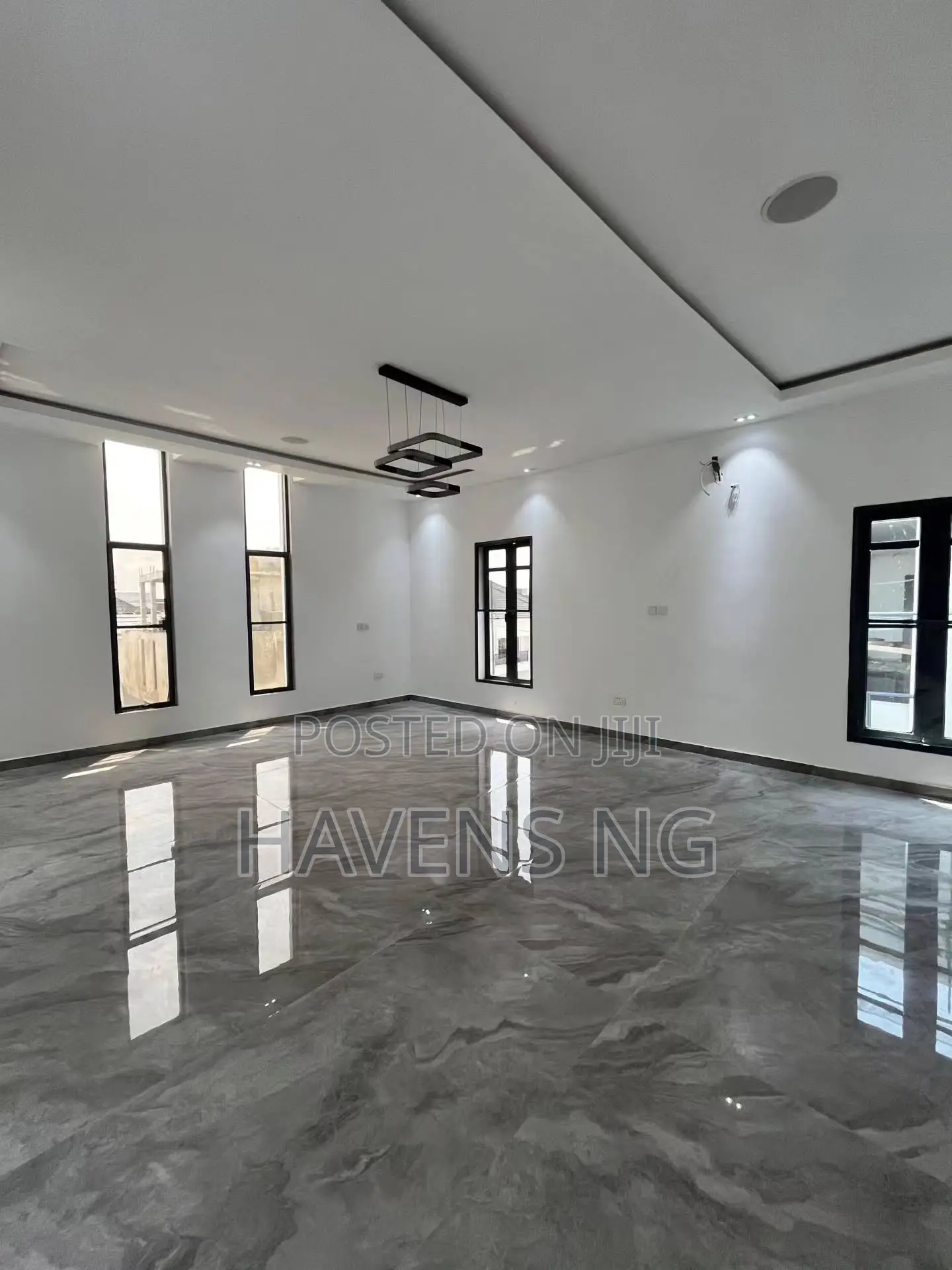 5bdrm Duplex in Osapa london for sale in Osapa london