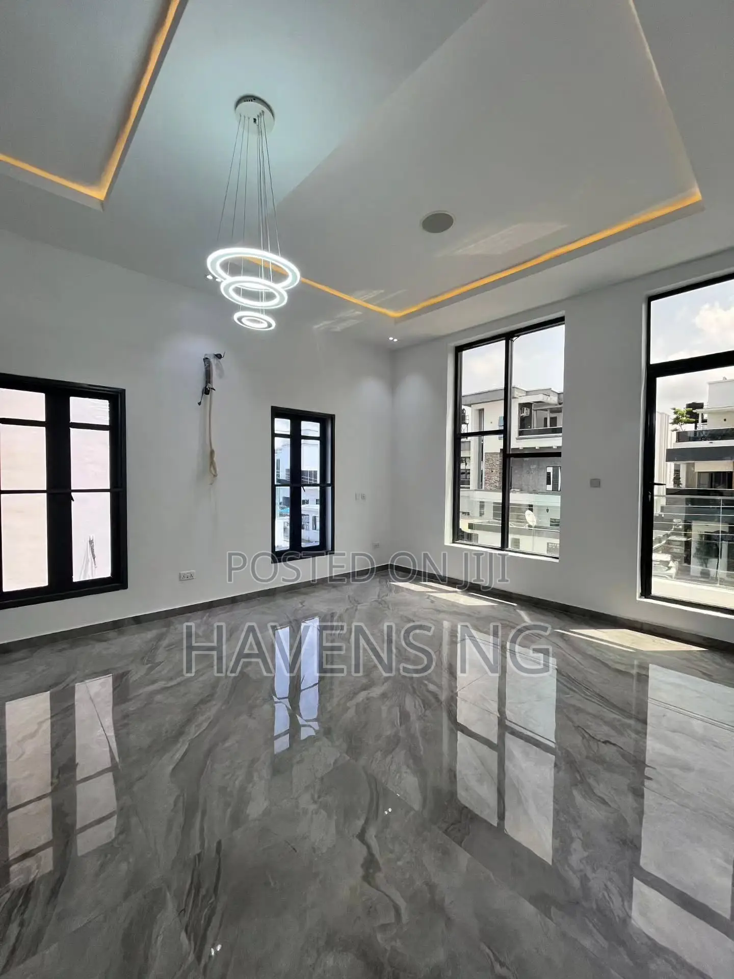 5bdrm Duplex in Osapa london for sale in Osapa london