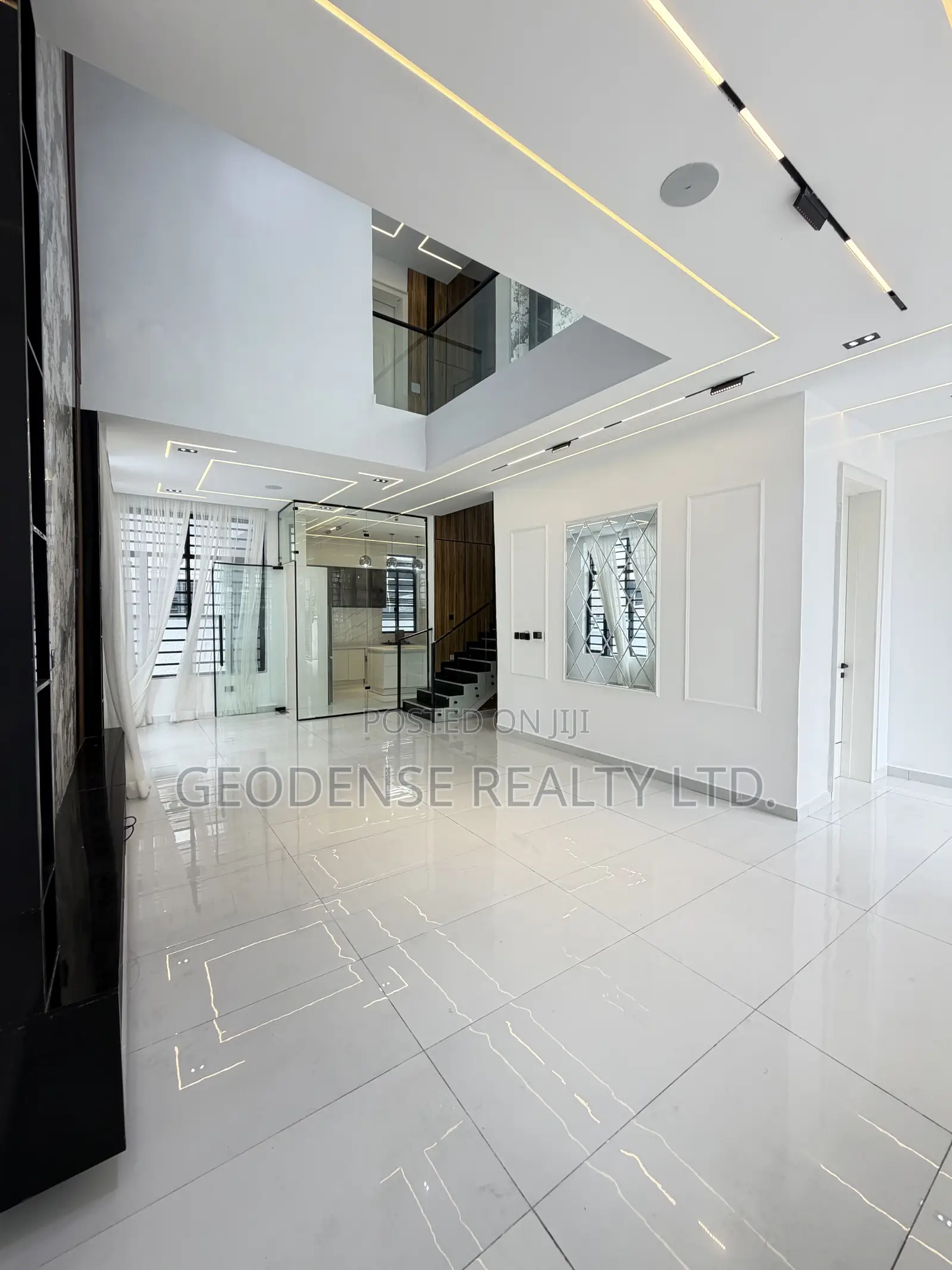 5bdrm Duplex in Ikota for sale in Ikota
