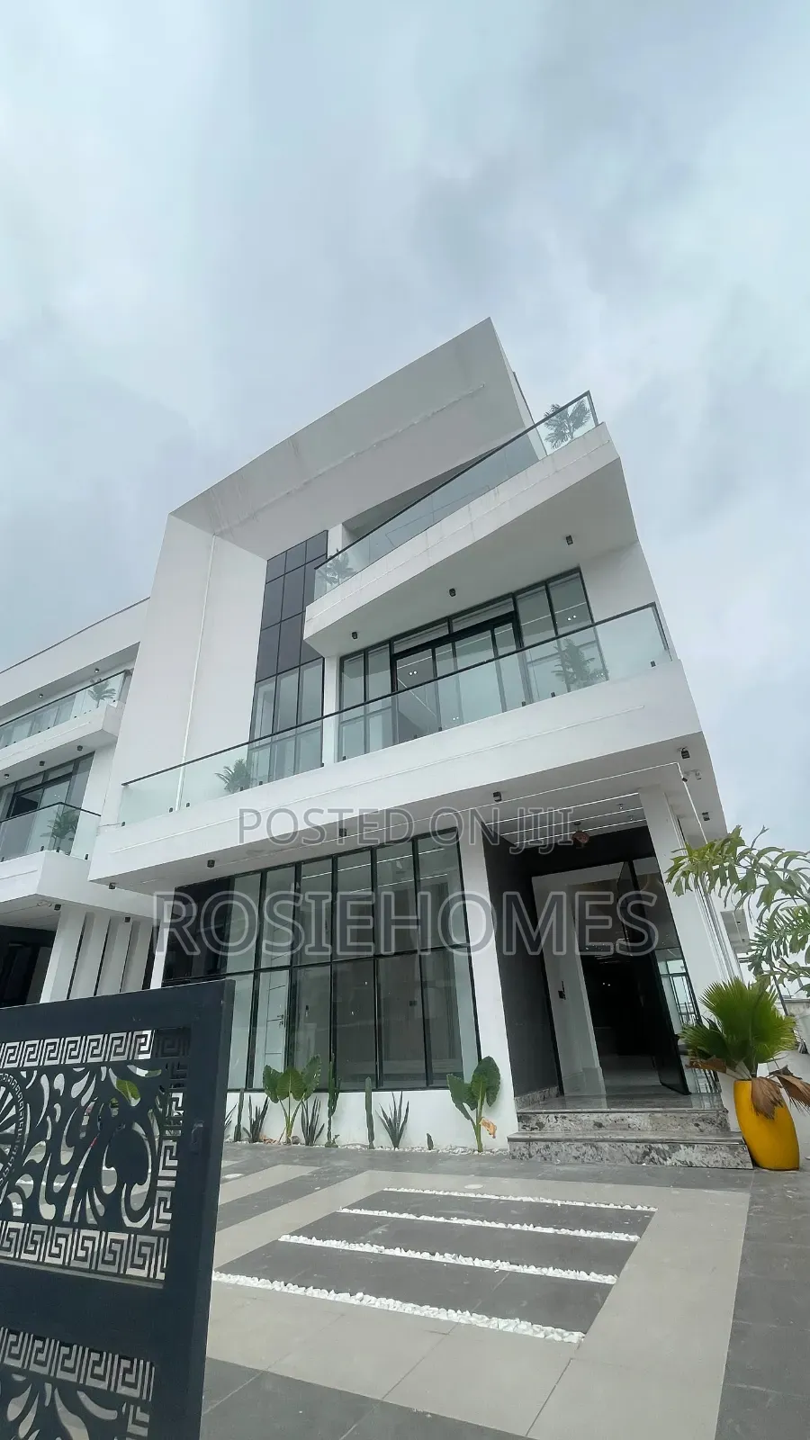 6bdrm Duplex in Chevron Alternative for sale in Chevron