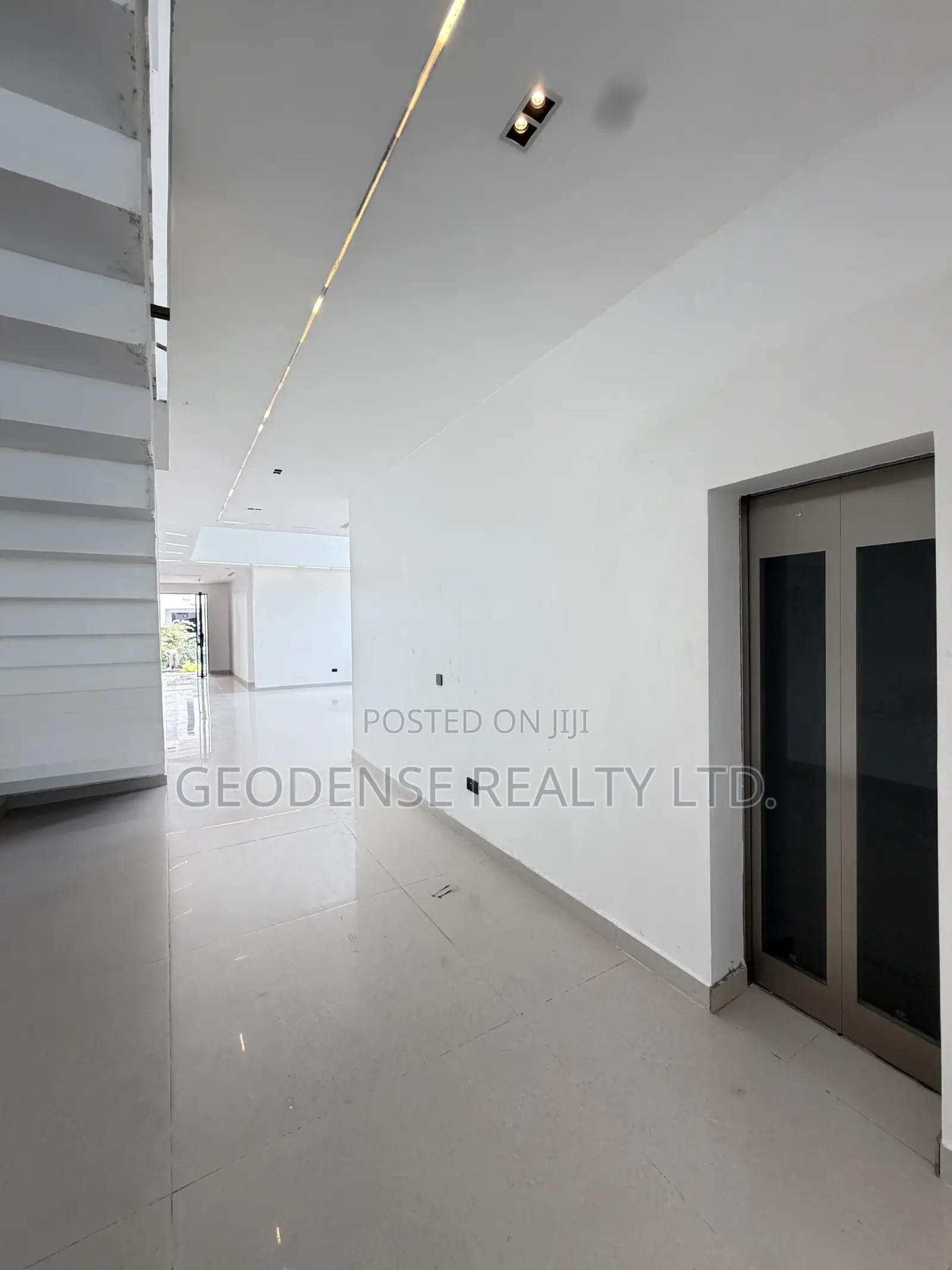 5bdrm Duplex in Cowrie Creek Estate, Ikate for sale in Ikate