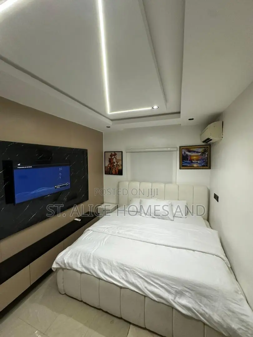 1 Bedroom Apartment With Washing Machine & Private Balcony in Opebi