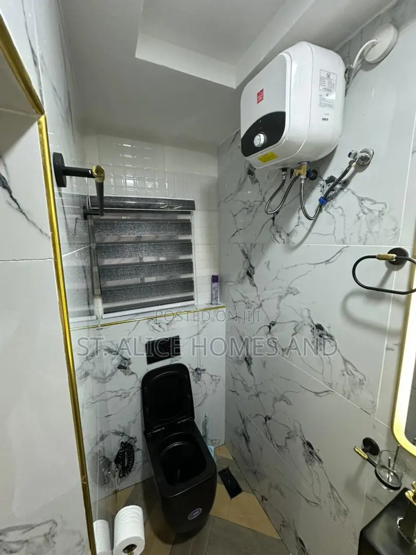 1 Bedroom Apartment With Washing Machine & Private Balcony in Opebi