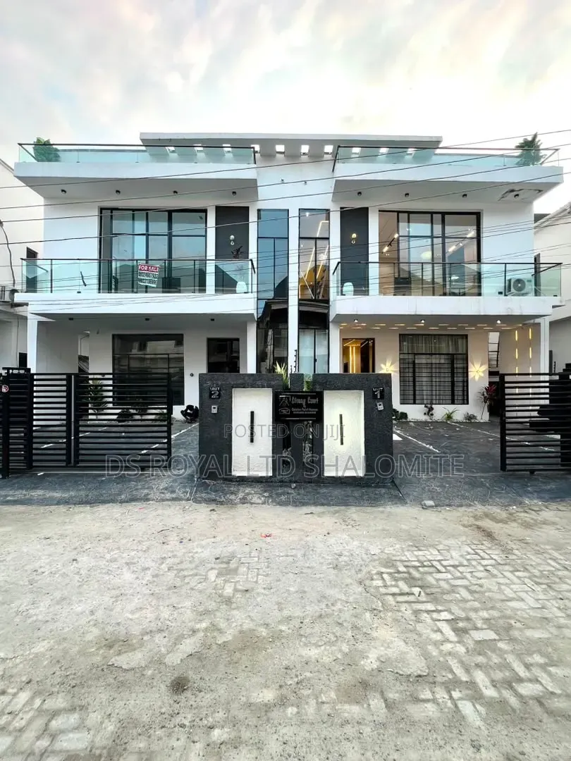 4bdrm Duplex in Ikota for sale in Ikota