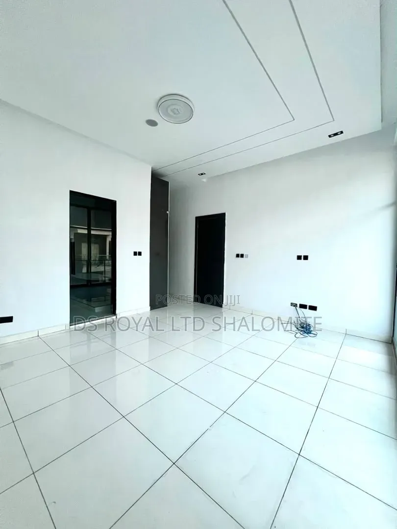 4bdrm Duplex in Ikota for sale in Ikota
