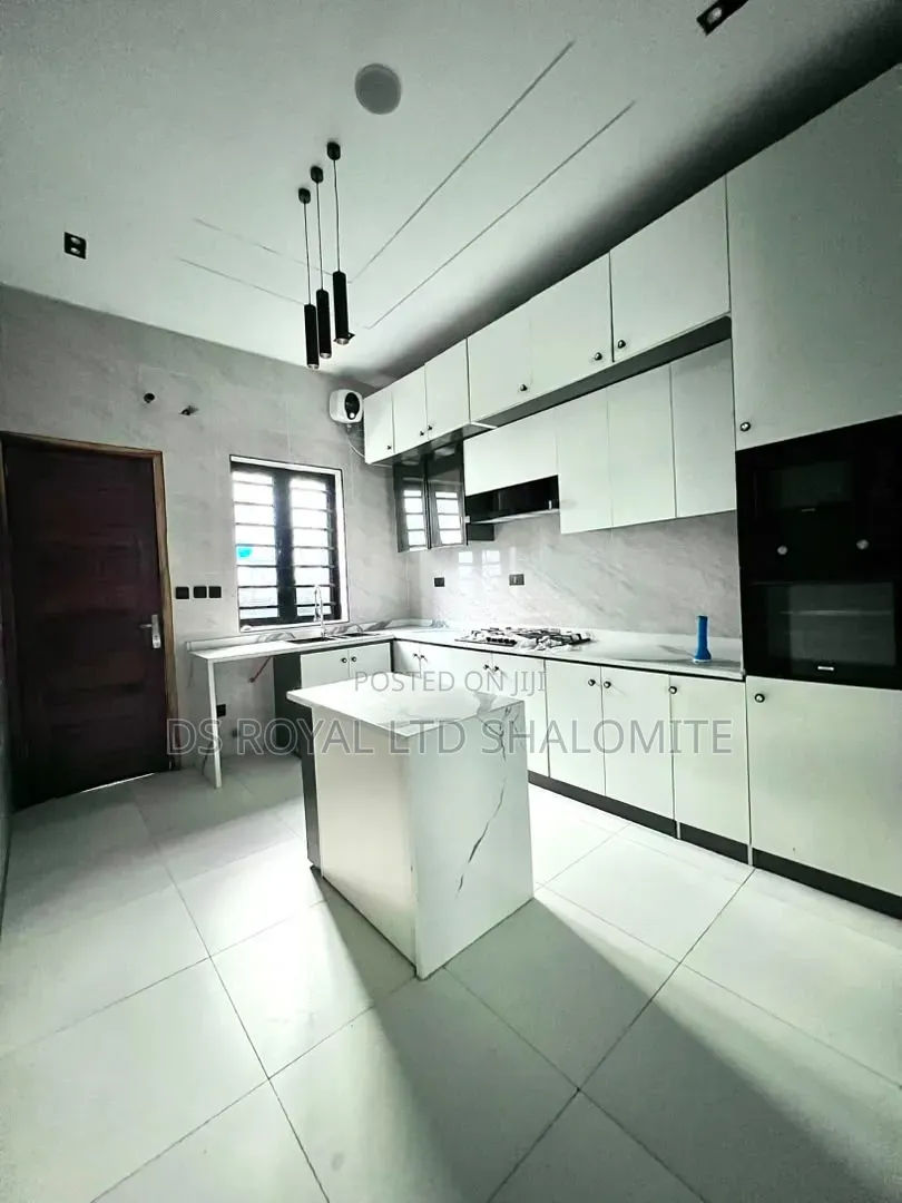 4bdrm Duplex in Ikota for sale in Ikota