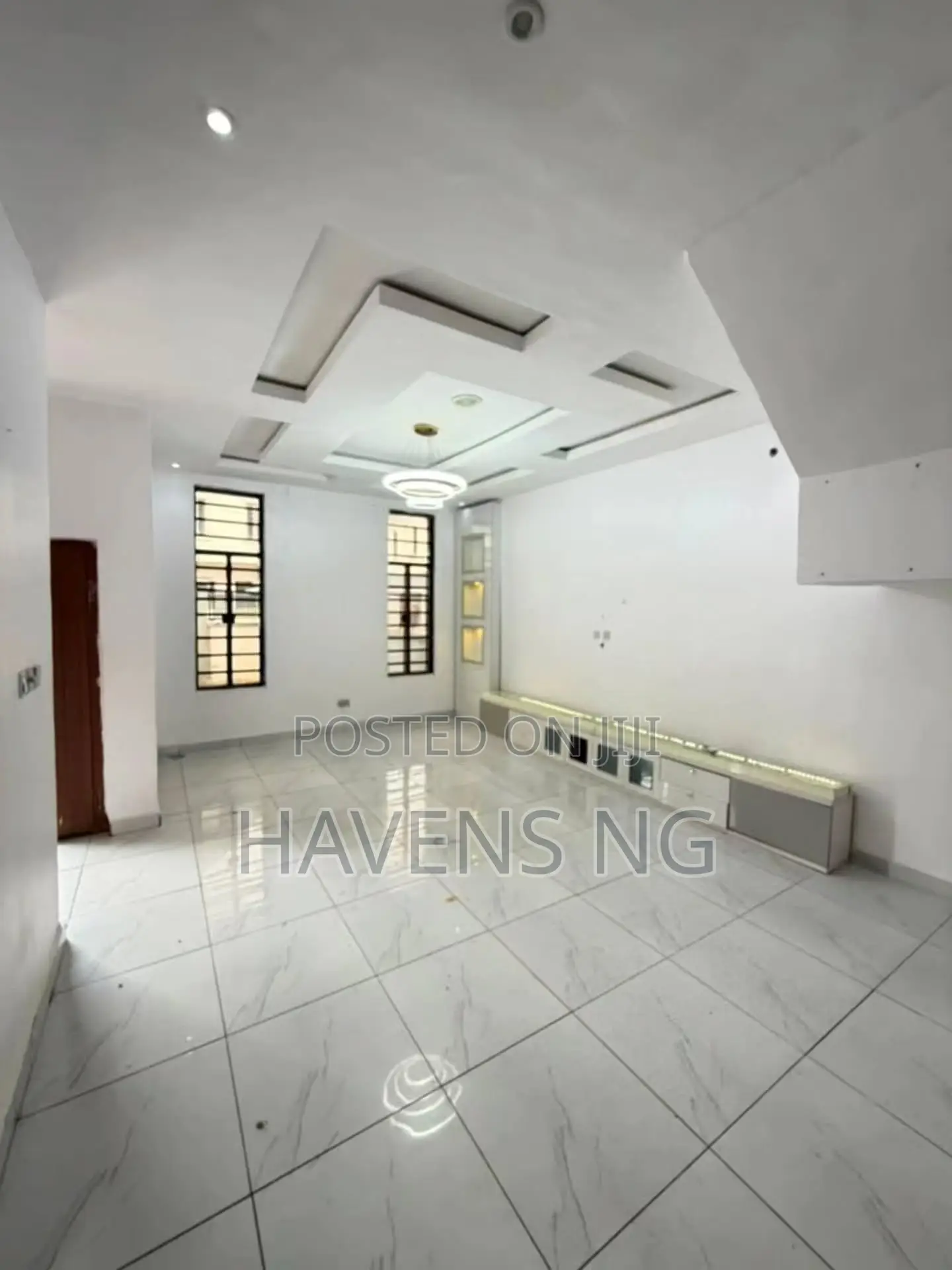 4bdrm Duplex in Chevron for sale in Chevron