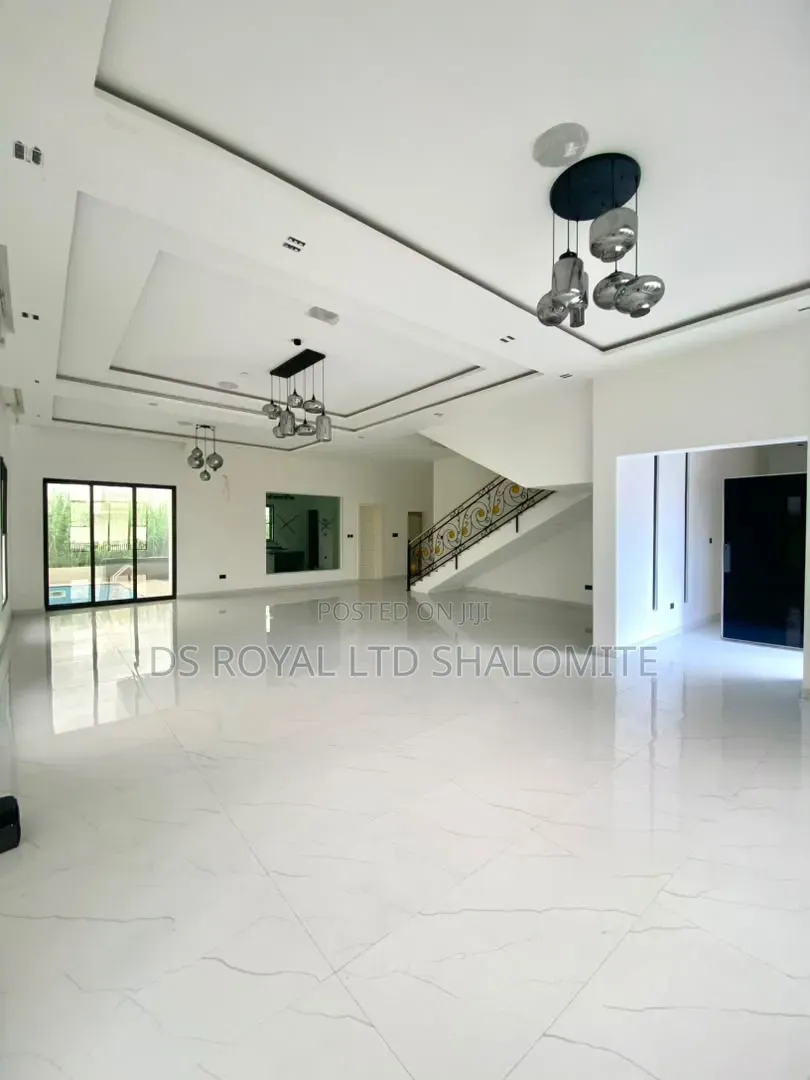 5bdrm Duplex in Chevron for sale in Chevron