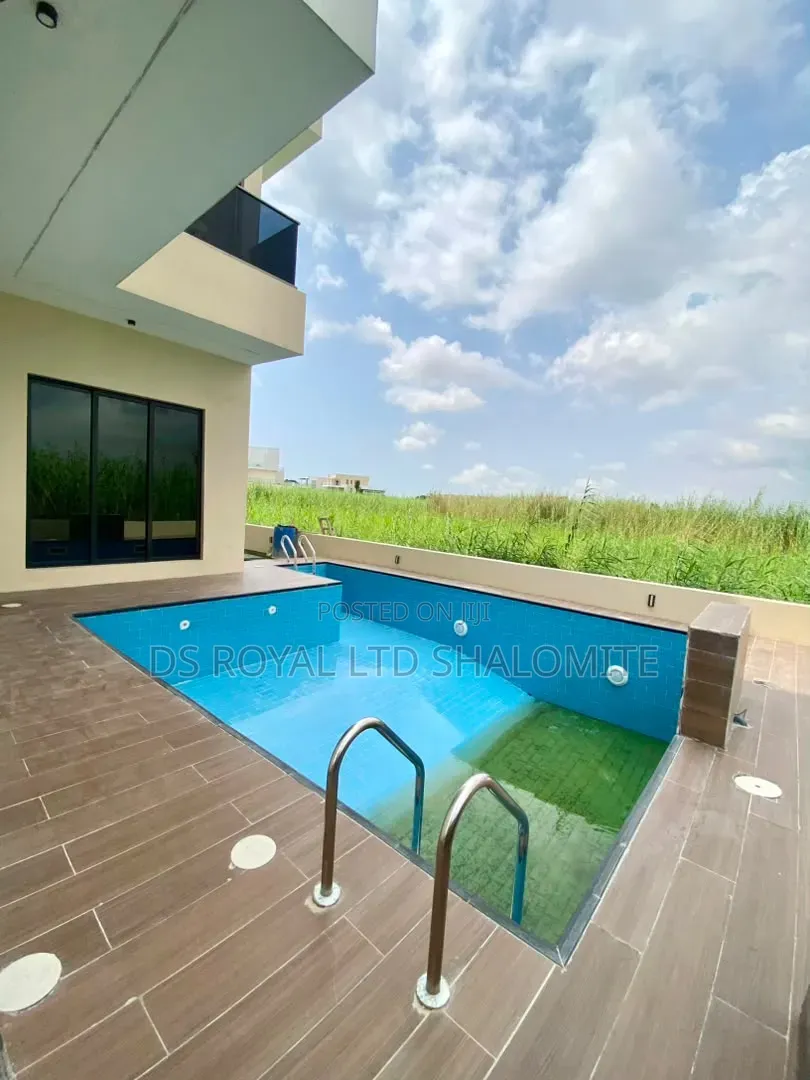 5bdrm Duplex in Chevron for sale in Chevron