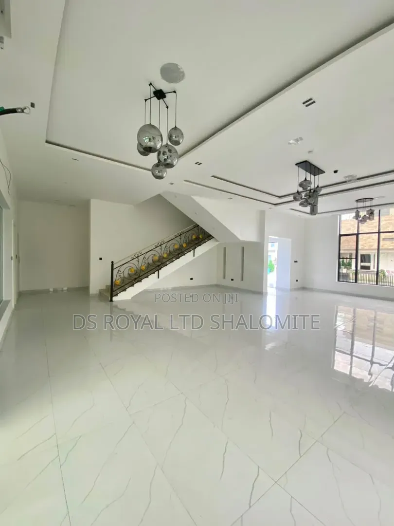 5bdrm Duplex in Chevron for sale in Chevron