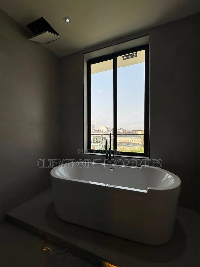 Furnished 5bdrm Duplex in Lekki Phase 1 for sale in Lekki Phase 1