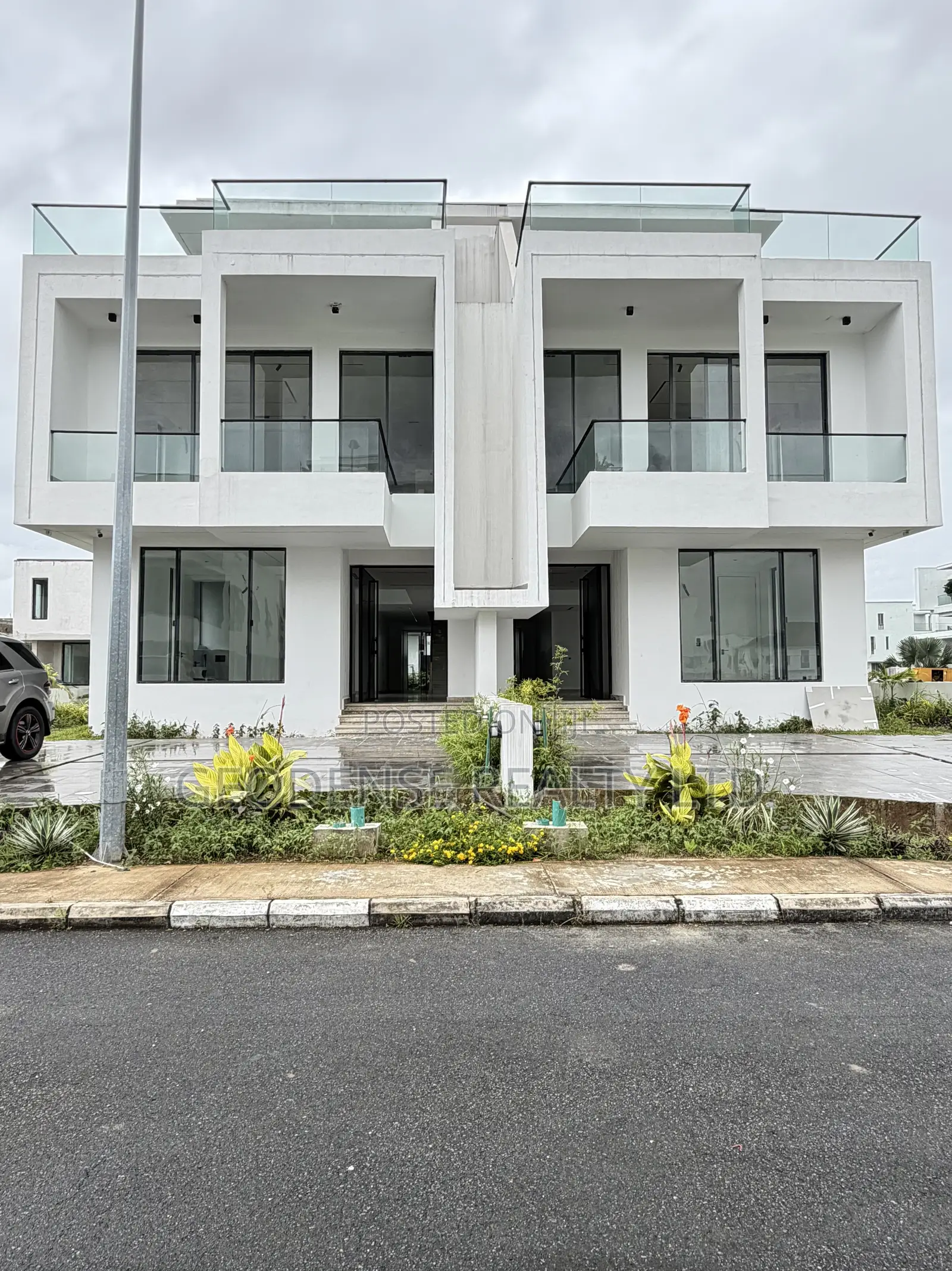 5bdrm Duplex in Cowrie Creek Estate, Ikate for sale in Ikate