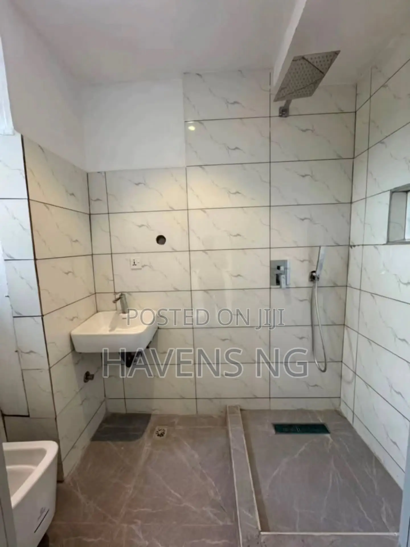 2bdrm Maisonette in Lekki Phase 1 for sale in Lekki Phase 1