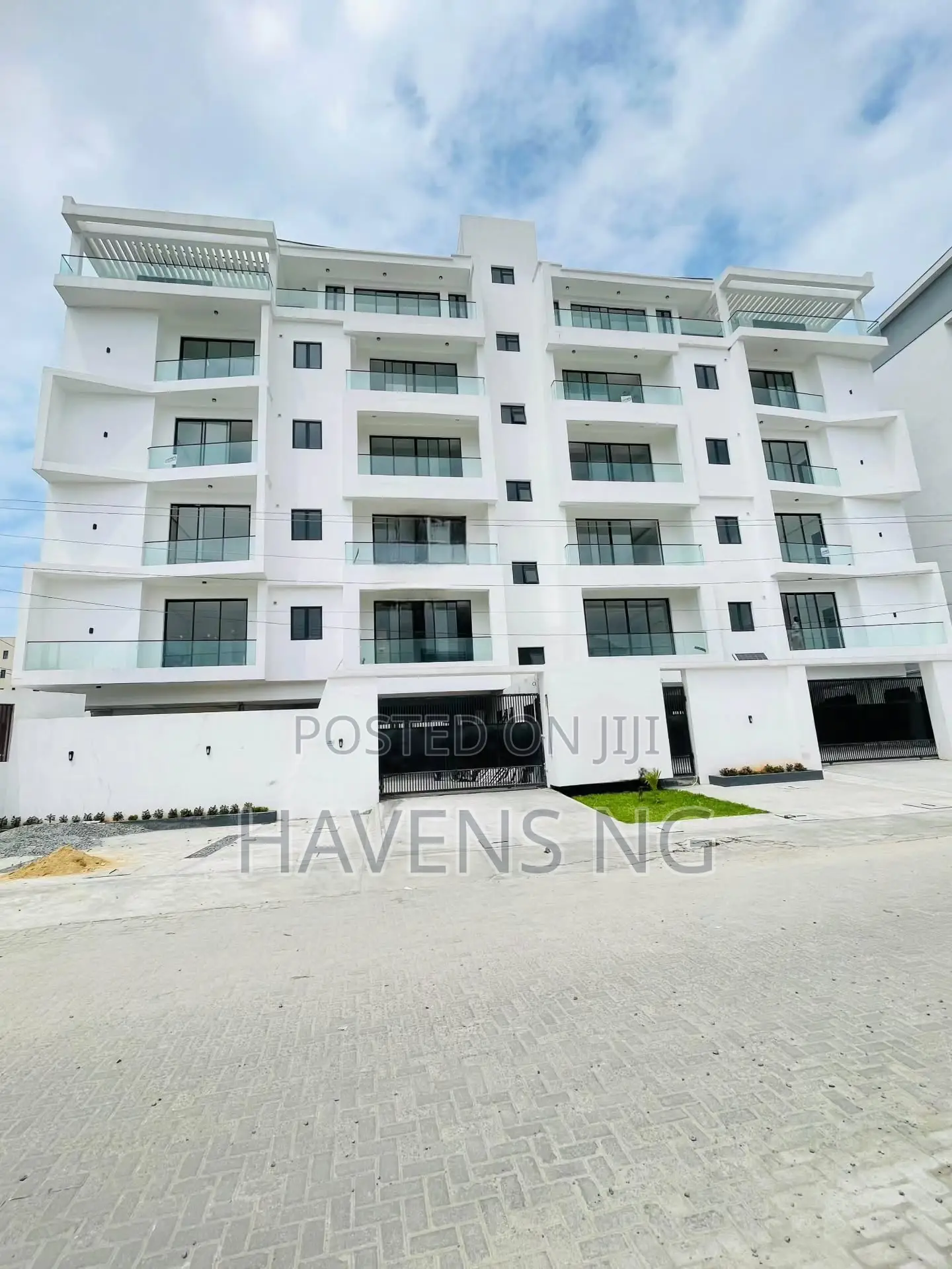 3bdrm Penthouse in Ikate for sale in Ikate