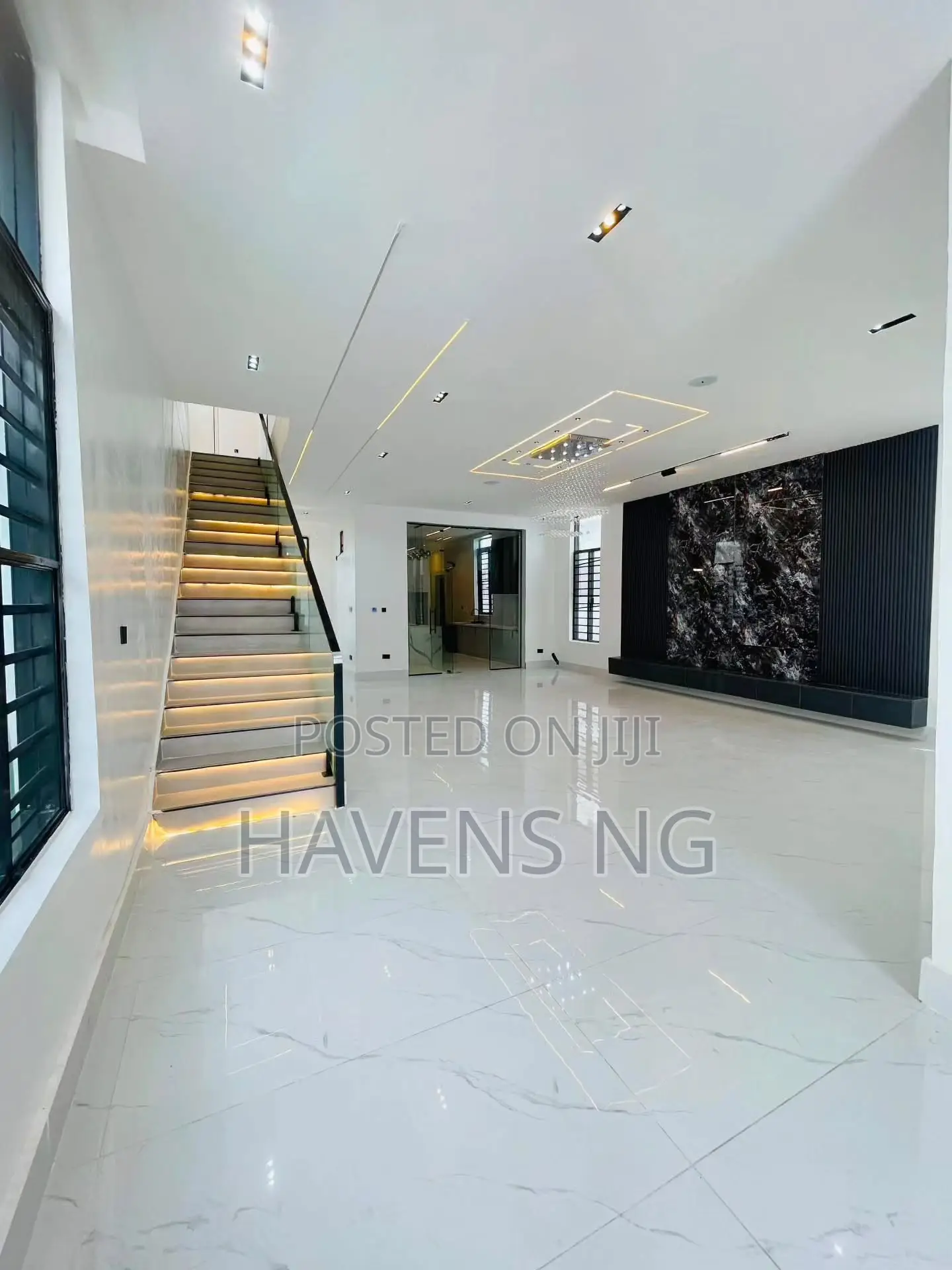 5bdrm Duplex in Chevron for sale in Chevron