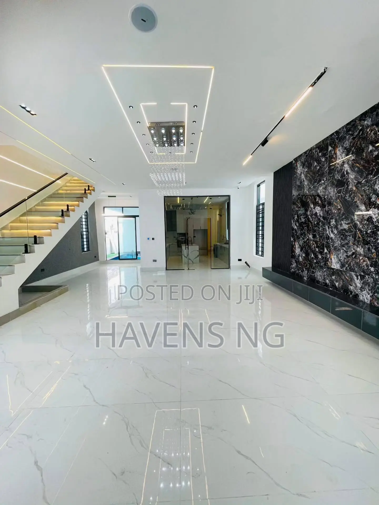 5bdrm Duplex in Chevron for sale in Chevron
