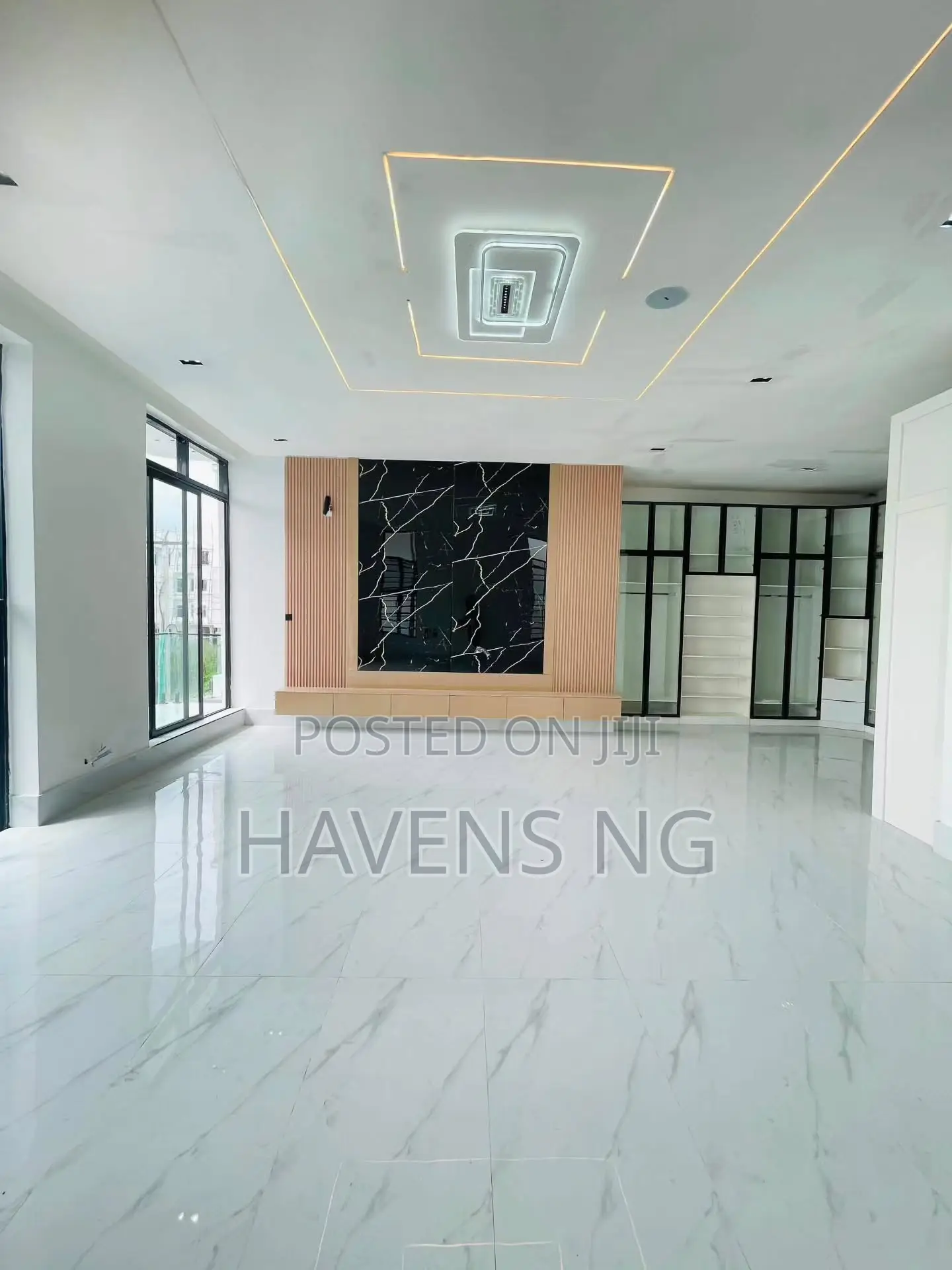 5bdrm Duplex in Chevron for sale in Chevron
