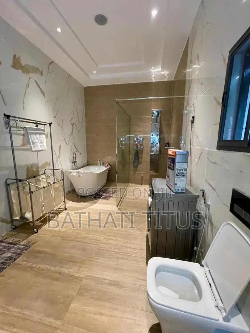 Furnished 5bdrm Duplex in Bunkoro for sale in Bunkoro