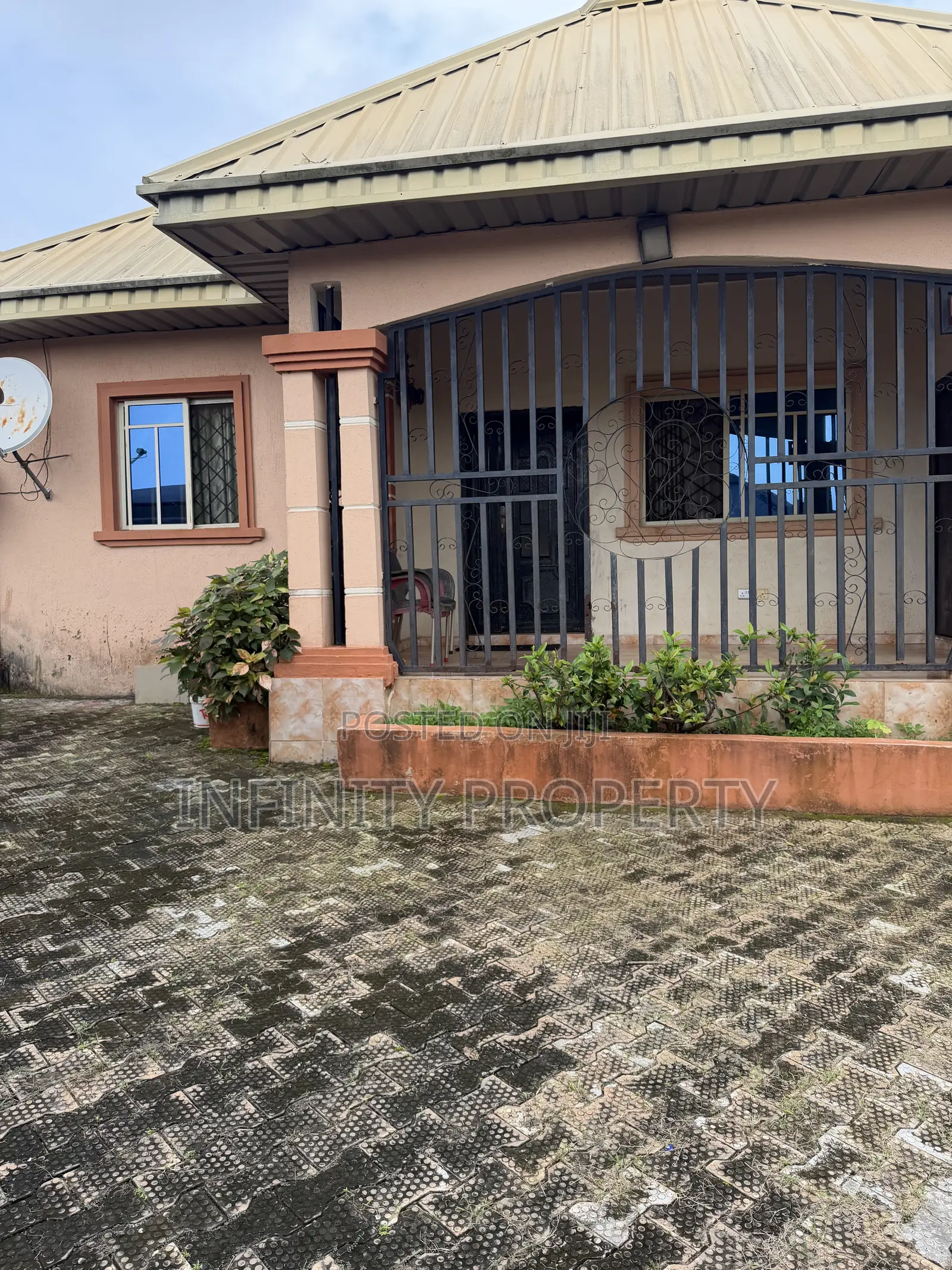 3bdrm Block of Flats in Ugbor, Benin City for sale in Benin City