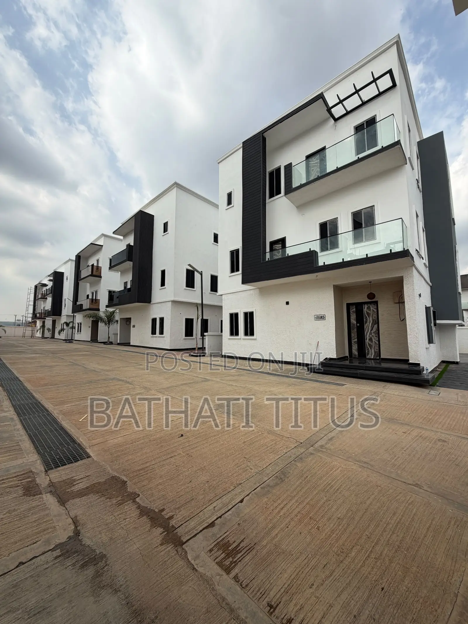 5bdrm Duplex in Guzape District for sale in Guzape District